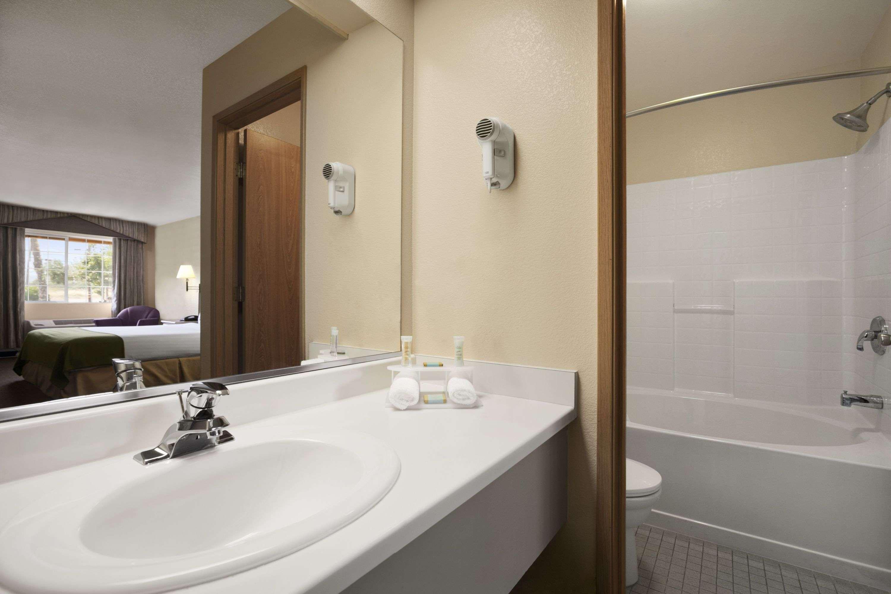 Surestay Hotel By Best Western Ukiah Exterior photo
